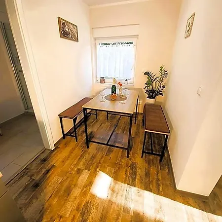 Cjs - Chill Or Drive Am Nuerburgring, New Box Spring Beds, New Furniture, Free Parking, Wlan, Tv-streaming, Quiet Location 3* Blankenheim (North Rhine-Westphalia)