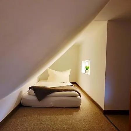 Cjs - Chill Or Drive Am Nuerburgring, New Box Spring Beds, New Furniture, Free Parking, Wlan, Tv-streaming, Quiet Location Hotel Blankenheim (North Rhine-Westphalia)